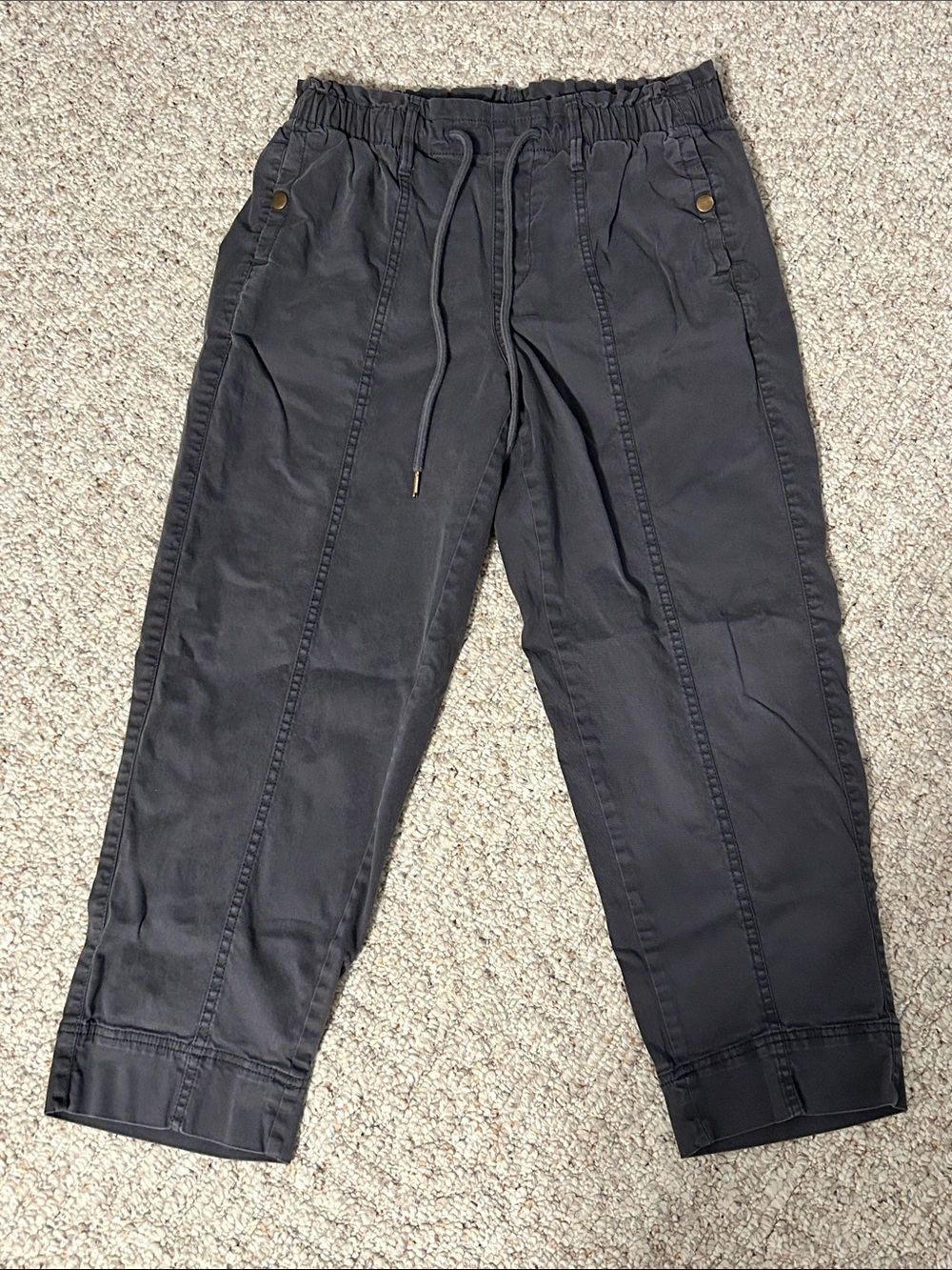 Sonoma Women’s Cargo Drawstring Pants in Charcoal Gray EUC
